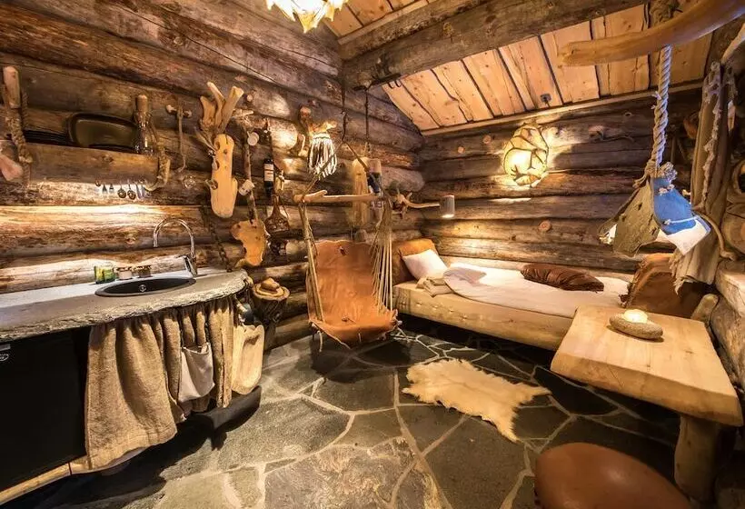 Hotel Engholm Husky Design Lodge