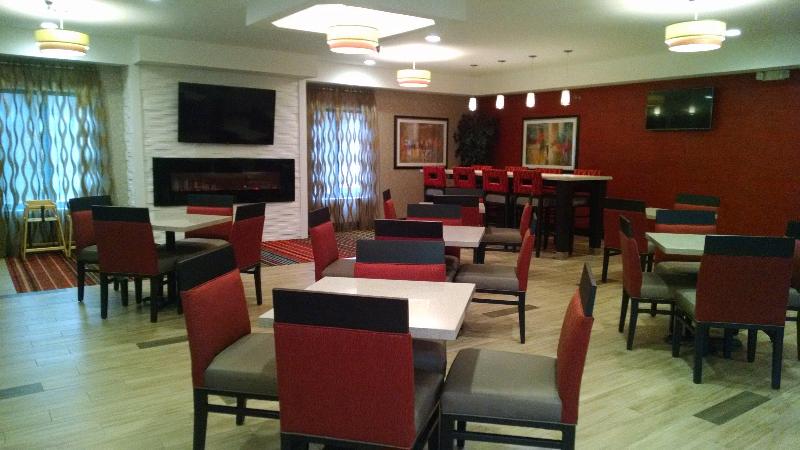 Отель Holiday Inn Express Cloverdale   Greencastle, An Ihg