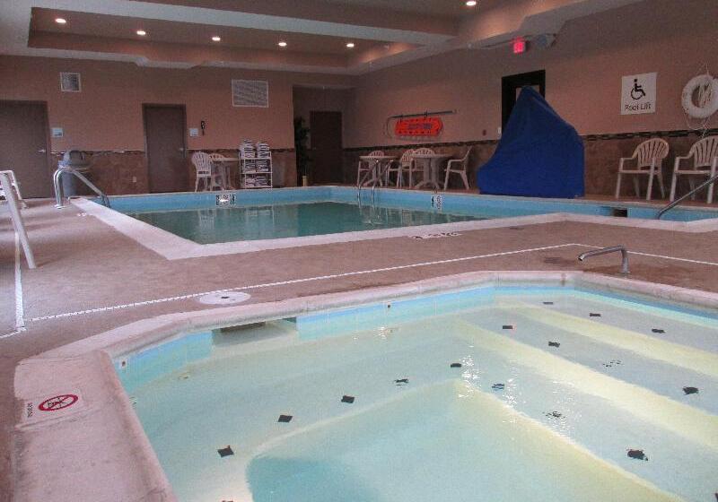 Отель Holiday Inn Express Cloverdale   Greencastle, An Ihg