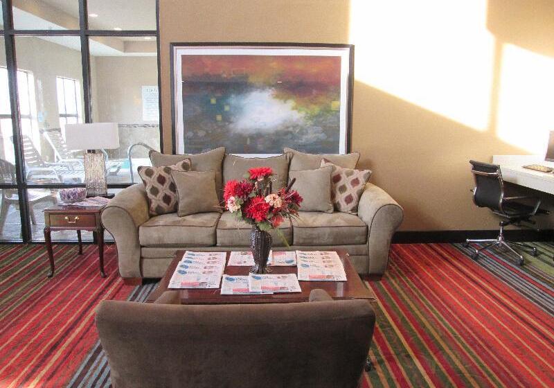 Отель Holiday Inn Express Cloverdale   Greencastle, An Ihg