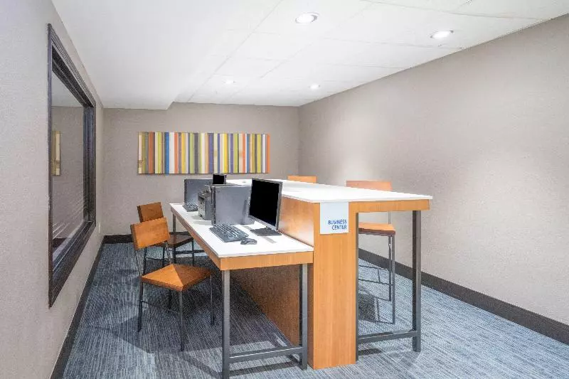 Holiday Inn Express Hotel Howe / Sturgis, An Ihg