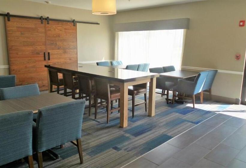 Holiday Inn Express Hotel & Suites Muncie By Ihg