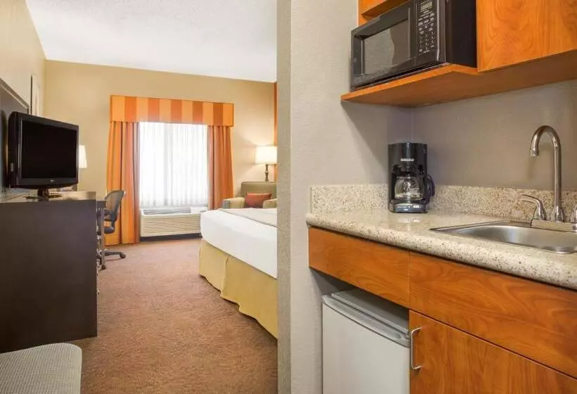 Holiday Inn Express Hotel & Suites Muncie By Ihg