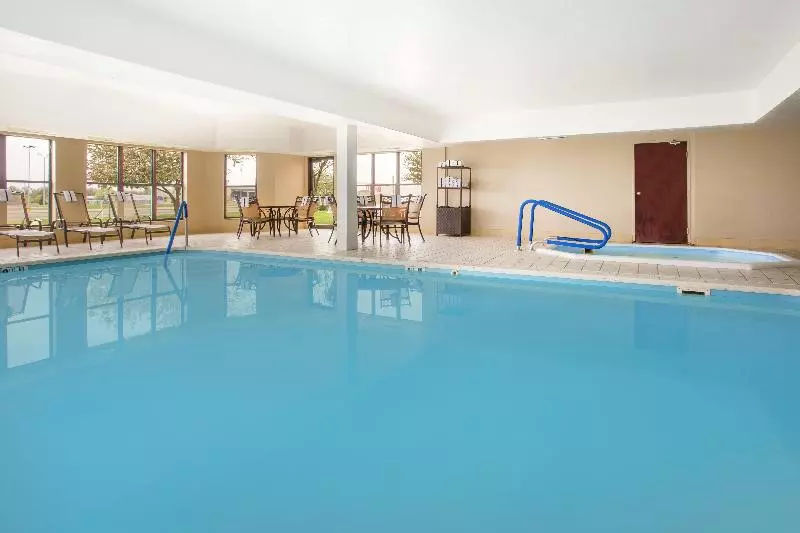 Holiday Inn Express Hotel & Suites Muncie By Ihg