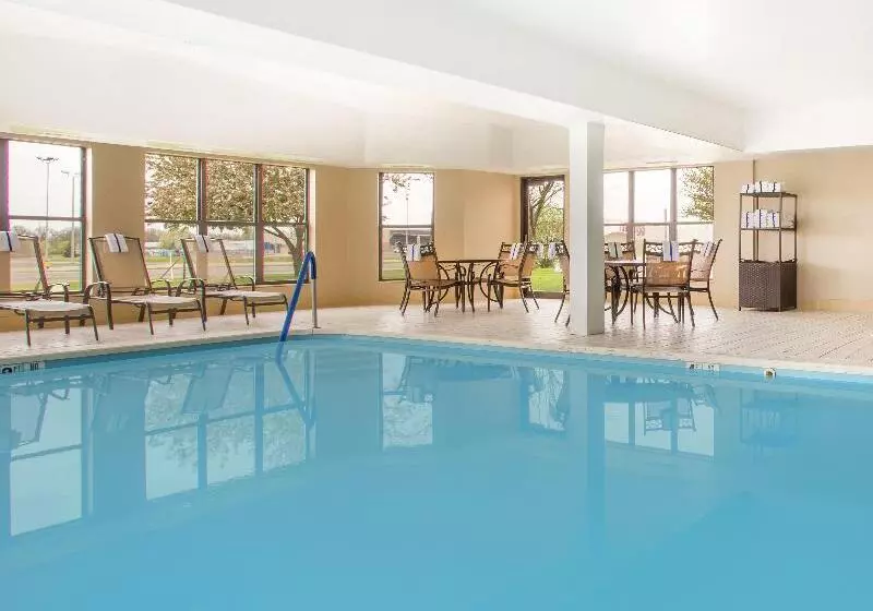 Holiday Inn Express Hotel & Suites Muncie By Ihg