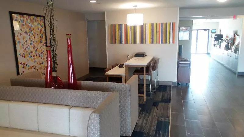 Holiday Inn Express Hotel & Suites Muncie By Ihg