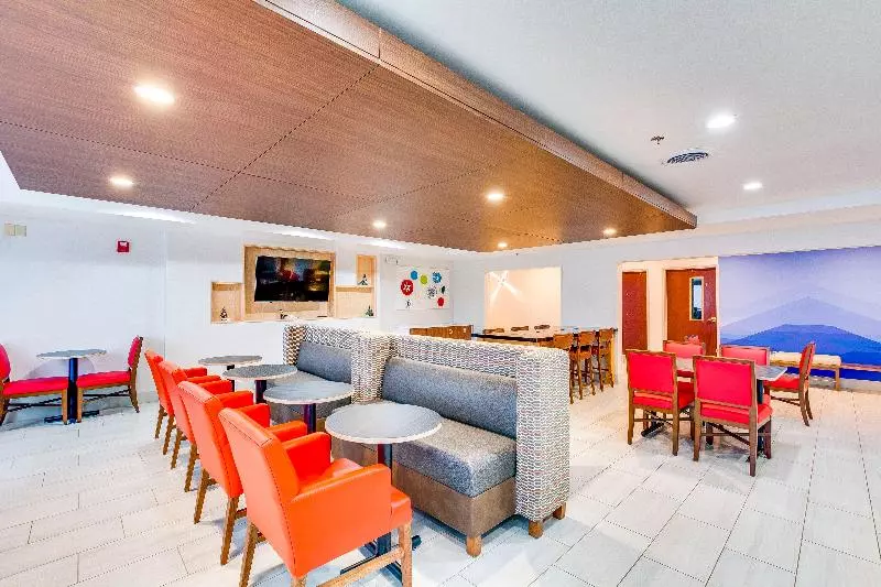 Hotel Holiday Inn Express Vincennes By Ihg