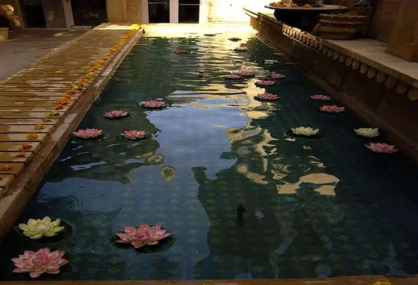 هتل Narayan Niwas Palace