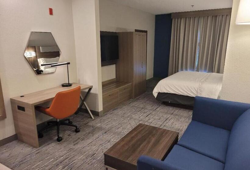 בית מלון כפרי Holiday Inn Express & Suites Starkville By Ihg