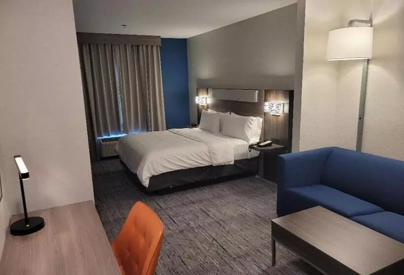 Отель Holiday Inn Express & Suites Starkville By Ihg