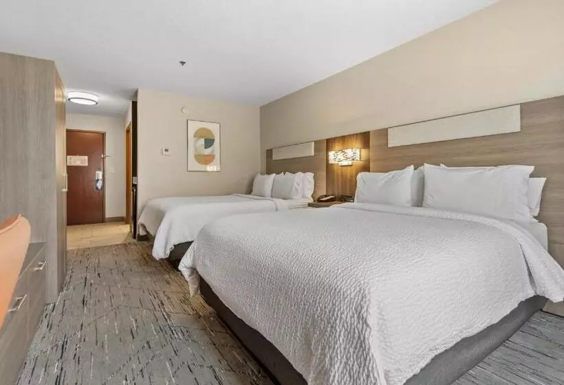 Отель Holiday Inn Express & Suites Starkville By Ihg