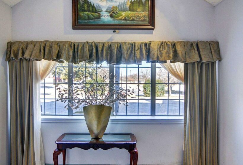 Отель Rodeway Inn & Suites Lewisville I 35