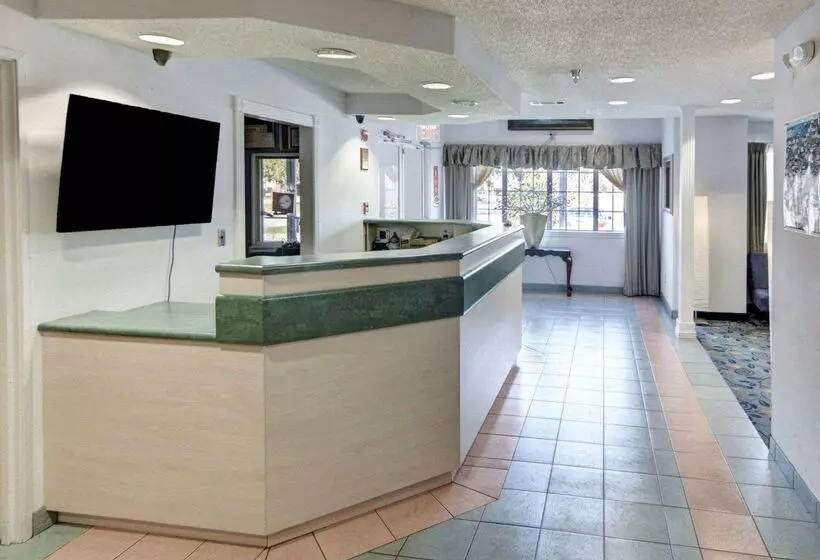 酒店 Rodeway Inn & Suites Lewisville I 35