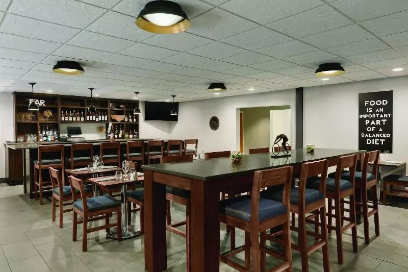 酒店 Four Points By Sheraton Raleigh Arena