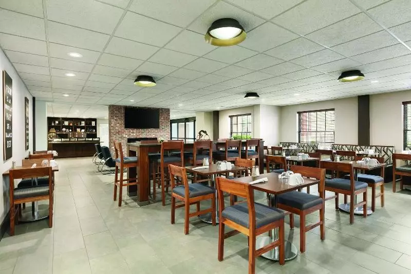 酒店 Four Points By Sheraton Raleigh Arena