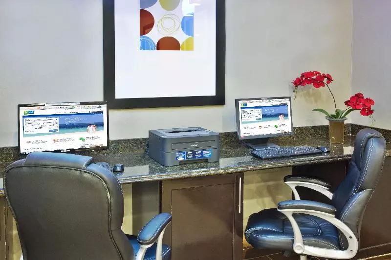 Holiday Inn Express Hotel & Suites Alvarado, An Ihg