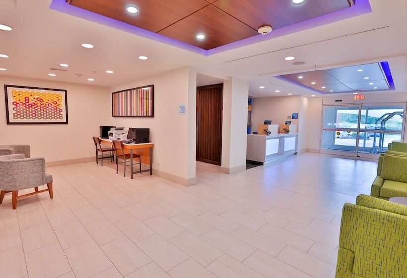 Holiday Inn Express Hotel & Suites Dickson, An Ihg