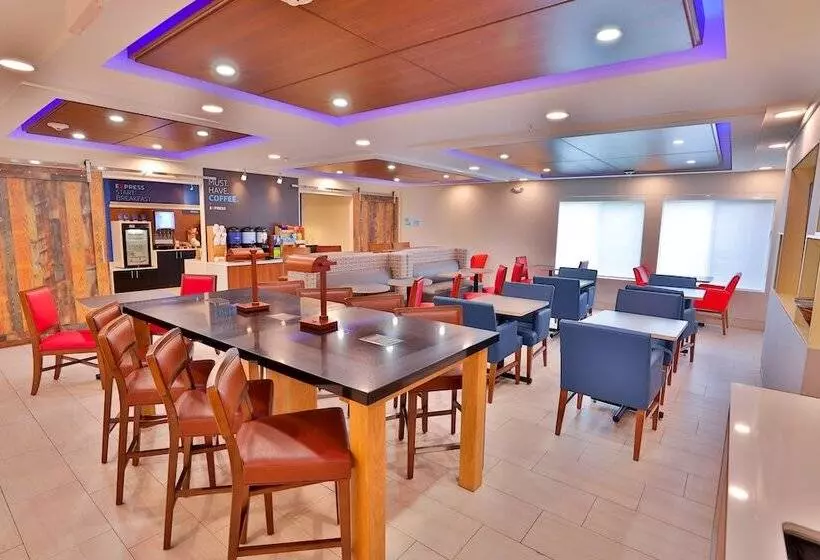 Holiday Inn Express Hotel & Suites Dickson, An Ihg