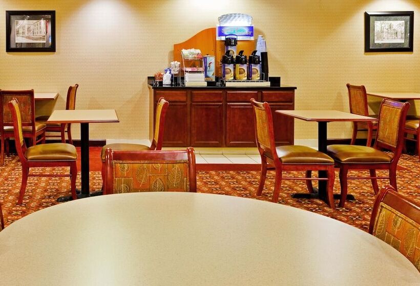 Holiday Inn Express Hotel & Suites Dickson, An Ihg