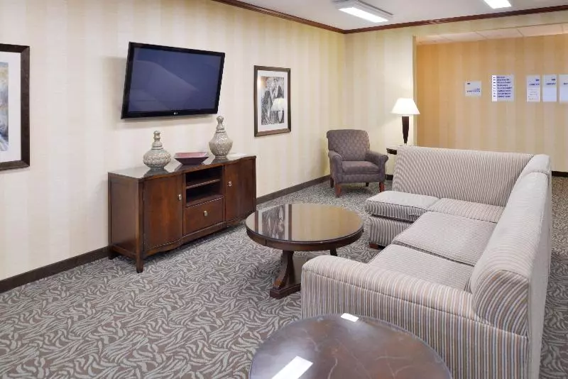 Holiday Inn Express Hotel & Suites Sioux Falls At Empire Mall, An Ihg