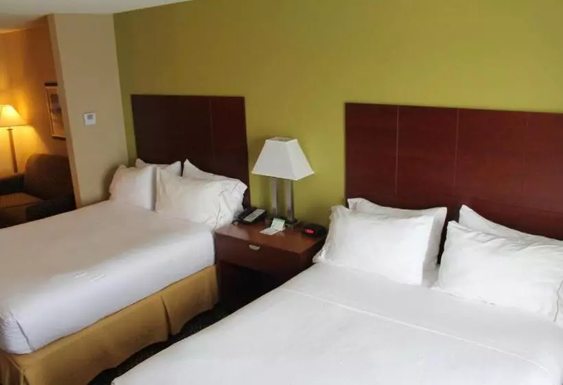 Отель Holiday Inn Express & Suites Starkville By Ihg