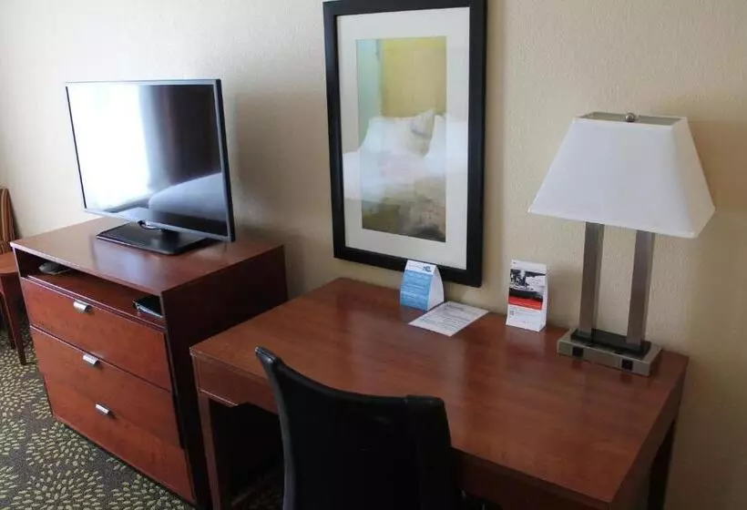 Отель Holiday Inn Express & Suites Starkville By Ihg