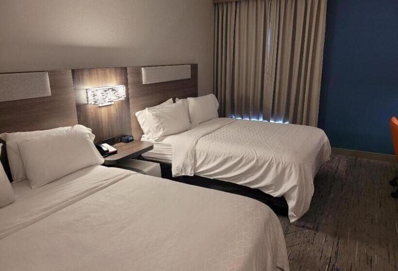 בית מלון כפרי Holiday Inn Express & Suites Starkville By Ihg