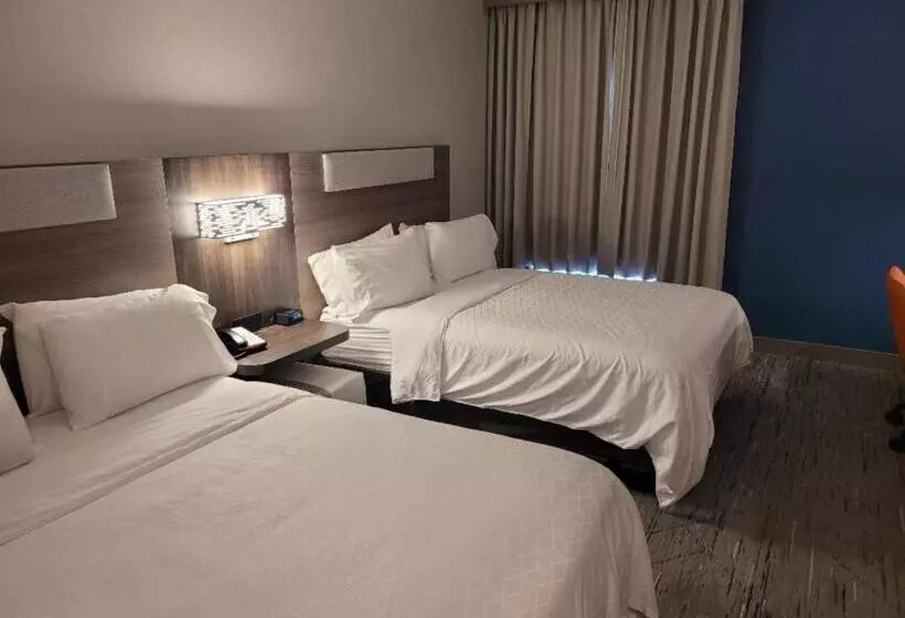 Отель Holiday Inn Express & Suites Starkville By Ihg