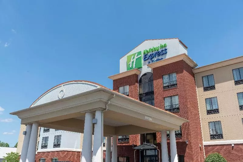 Holiday Inn Express Hotel & Suites New Philadelphia By Ihg