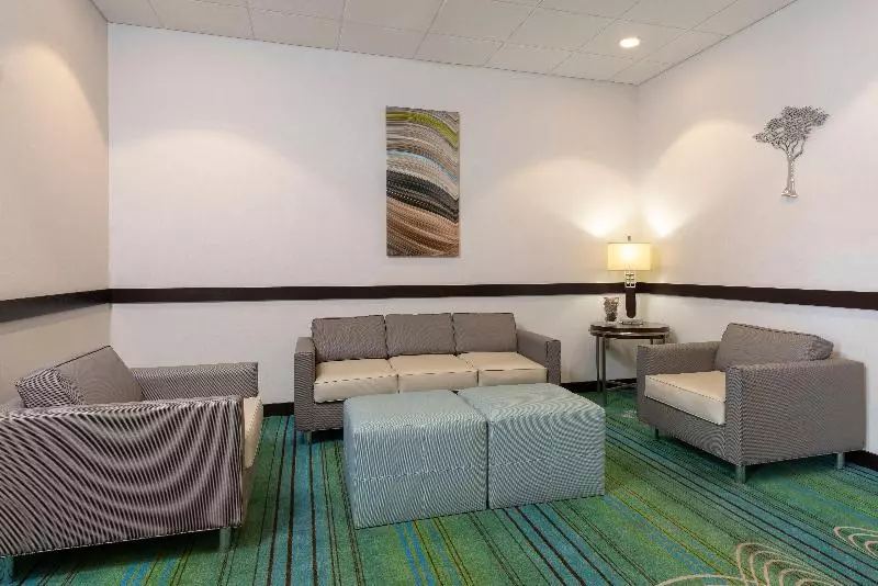 Holiday Inn Express Hotel & Suites New Philadelphia By Ihg