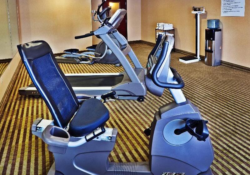 בית מלון כפרי Holiday Inn Express & Suites Perry, An Ihg