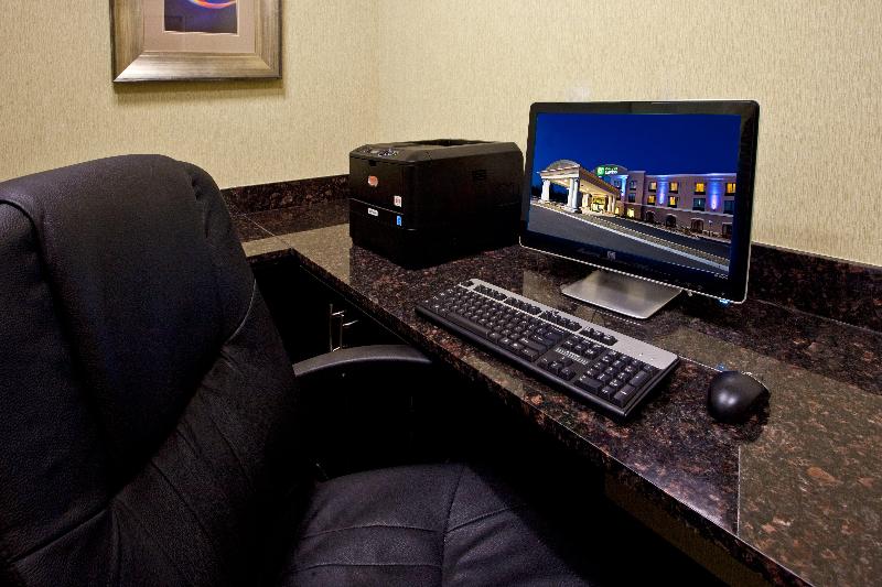 בית מלון כפרי Holiday Inn Express & Suites Perry, An Ihg