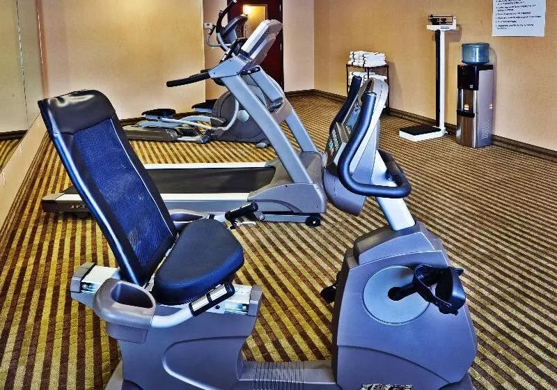 호텔 Holiday Inn Express & Suites Perry, An Ihg