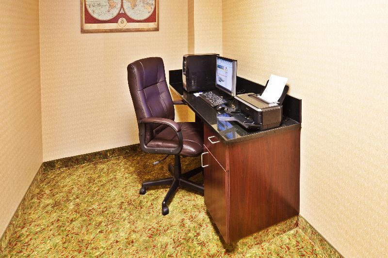בית מלון כפרי Holiday Inn Express & Suites Perry, An Ihg