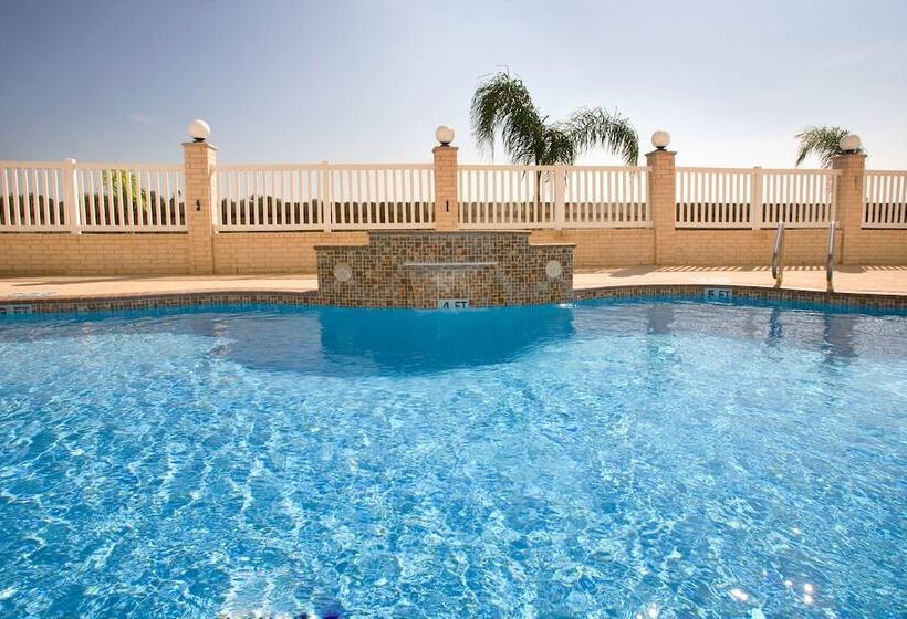 Holiday Inn Express Hotel And Suites Of Falfurrias, An Ihg