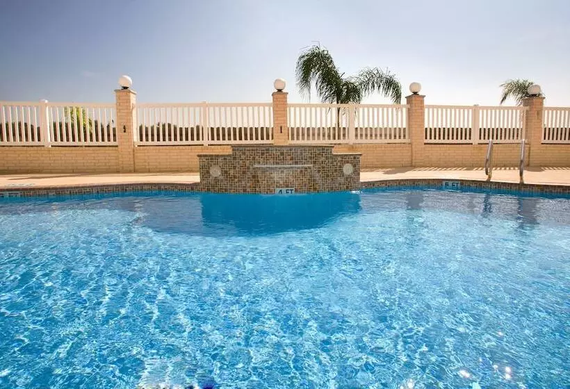 Holiday Inn Express Hotel And Suites Of Falfurrias, An Ihg