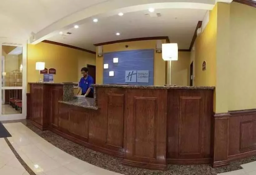 Holiday Inn Express Hotel And Suites Of Falfurrias, An Ihg