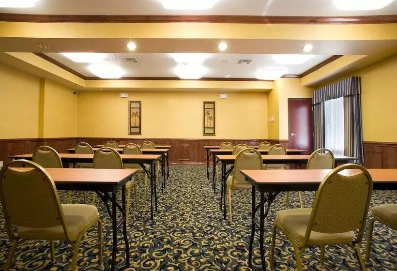 Holiday Inn Express Hotel And Suites Of Falfurrias, An Ihg