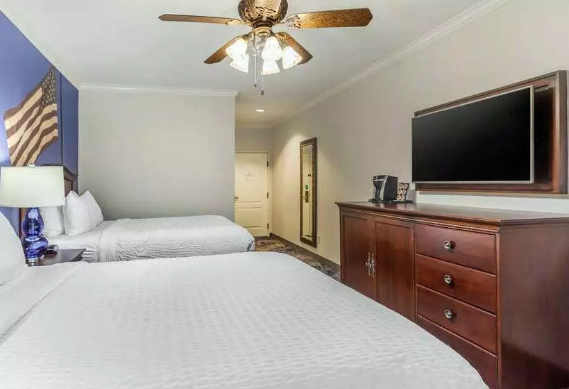 Hotel Clarion Pointe Sulphur Springs