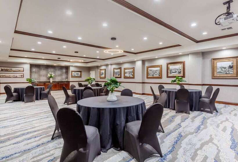 فندق Clarion Pointe Sulphur Springs