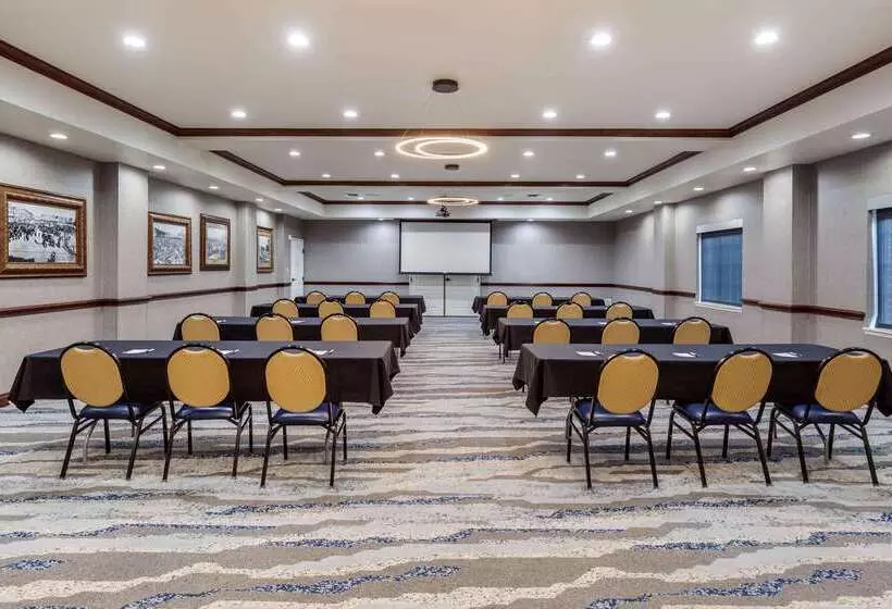 Hotel Clarion Pointe Sulphur Springs