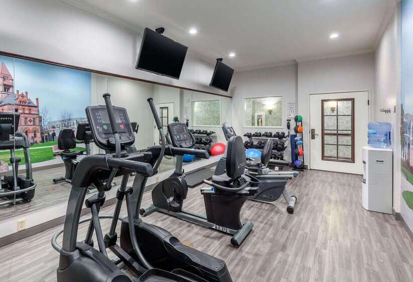 فندق Clarion Pointe Sulphur Springs