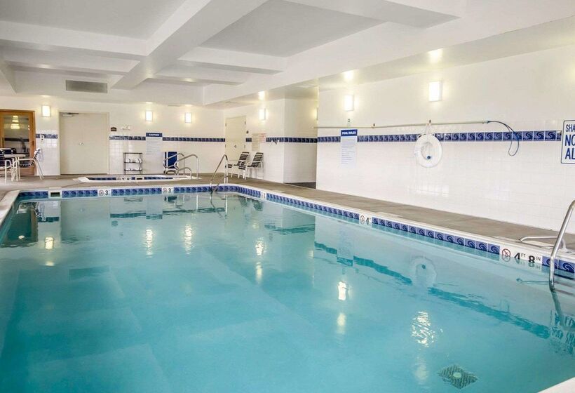 בית מלון כפרי Comfort Inn