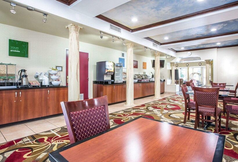 Отель Comfort Suites Bakersfield