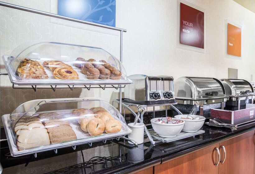 Отель Comfort Suites Bakersfield