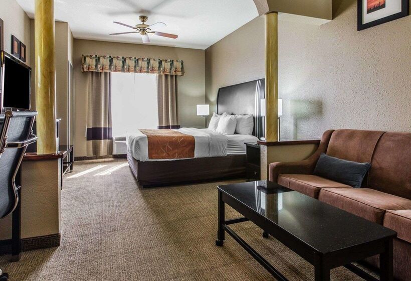 Отель Comfort Suites Bakersfield