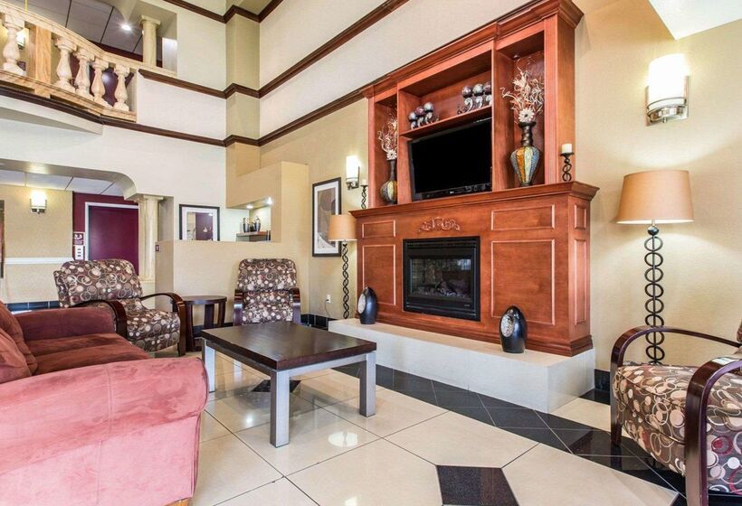 Отель Comfort Suites Bakersfield