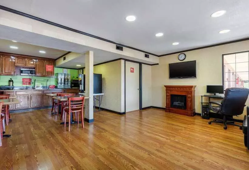 هتل Econo Lodge