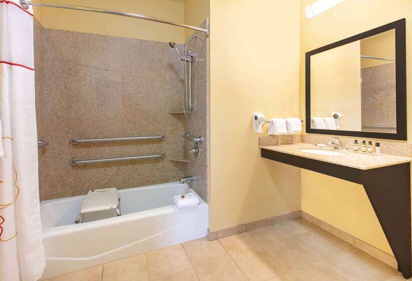 هتل Spark By Hilton Longview