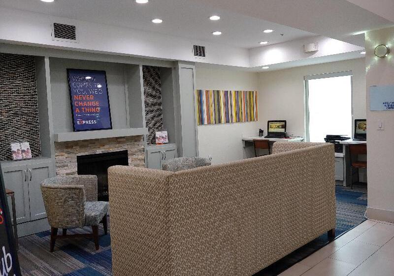 Holiday Inn Express Hotel & Suites Columbus, An Ihg